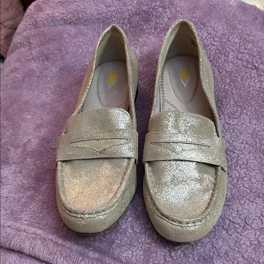 BRAND NEW
VOLATILE Gold loafers 
NO BOX
Size 10